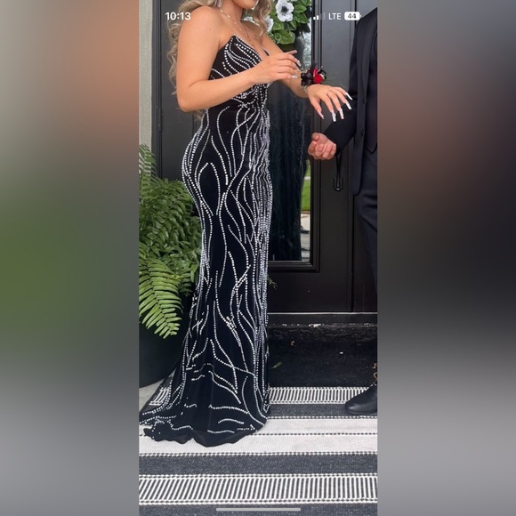 I’m selling this beautiful prom dress! - Picture 4 of 4